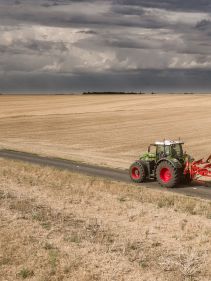 Kverneland 3300 S, compact travelling above ground dragged by tractor