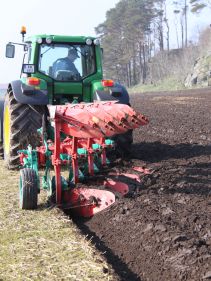 Reversible Mounted Ploughs - Kverneland 150 S Variomat, customized for high performance combined with low fuel consumption