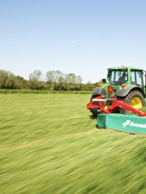 Kverneland 2800 M, Centre mounted disc mower, tractors with 40 hp
