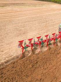 Kverneland Packomat, perfect seedbed while ploughing, kvernelands unique steel provides light and robust implement