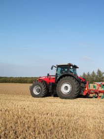 Kverneland EG LB efficient plough for medium to heavy soils, great range of accessories