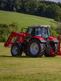 Round Bale Wrappers - Kverneland 7730, made for smaller tractors but still fully atuomatic