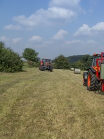 Round Bale Wrappers - Kverneland 7730, made for smaller tractors but still fully atuomatic