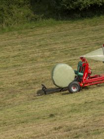 Round Bale Wrappers - Kverneland 7730, made for smaller tractors but still fully atuomatic