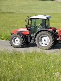 Single Rotor Rakes - Kverneland 9032 9035 9439 9442T 9443 9447T, compact and efficient during operating