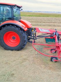 Double rotor rakes - Kverneland 9464M, maintenance friendly CompactLine Gearbox and a robust design for compact transportation and storage