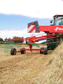 Double rotor rakes - Kverneland 9464M, maintenance friendly CompactLine Gearbox and a robust design for compact transportation and storage