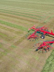 Four Rotor Rakes - Kverneland 97150 C, optimal ground pressure with high output and capacity