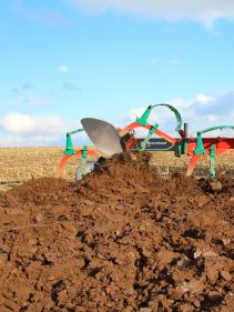 Conventional Ploughs - Kverneland AB AD, easy and efficient ploughing