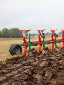 Reversible Mounted Ploughs - Kverneland Packomat, perfect seedbed while ploughing, kvernelands unique steel provides light and robust implement