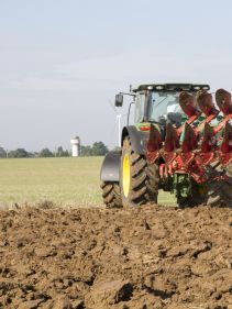 Kverneland EG LB efficient plough for medium to heavy soils, great range of accessories