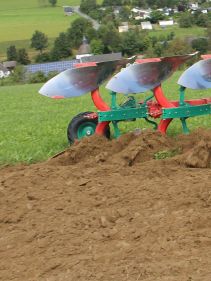 Kverneland EG LB efficient plough for medium to heavy soils, great range of accessories