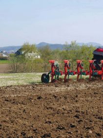 Reversible Mounted Ploughs - Kverneland ES-LS, unique steel treatment provides great life time and makes it easy in use during operation