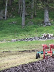 Reversible Mounted Ploughs - Kverneland ES-LS, unique steel treatment provides great life time and makes it easy in use during operation