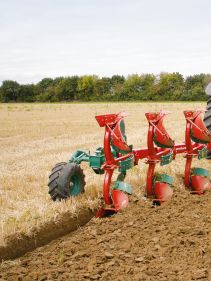 Reversible Mounted Ploughs - Kverneland ES-LS, unique steel treatment provides great life time and makes it easy in use during operation