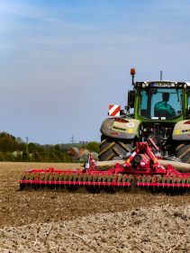 Kverneland F35 working widths 4.5 - 6m. Robust design provides necessary strength for trouble free operation