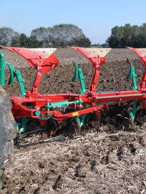 Reversible Mounted Ploughs - Kverneland ES-LS, unique steel treatment provides great life time and makes it easy in use during operation