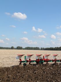 Kverneland PG RG, Kverneland Vari-Width® system, easy in use while ploughing and adjusting