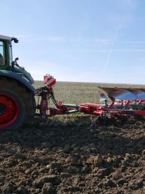 Kverneland PG RG, Kverneland Vari-Width® system, easy in use while ploughing and adjusting