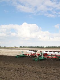 Kverneland Packomat, perfect seedbed while ploughing, kvernelands unique steel provides light and robust implement