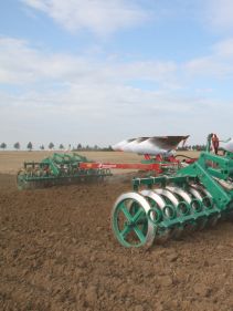 Kverneland Packomat, perfect seedbed while ploughing, kvernelands unique steel provides light and robust implement