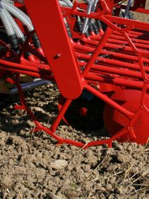 Kverneland DA, light weighted cultivator mounted seed drill for harrows