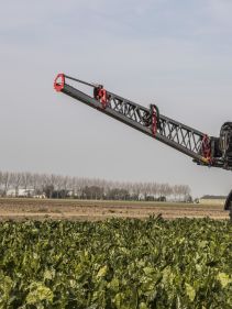 Kverneland iXtrack T3, compact sprayer, stable and precise with intelligent technology