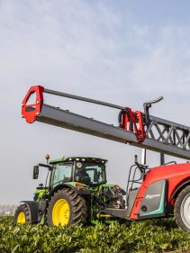 Kverneland iXtrack T3, compact sprayer, stable and precise with intelligent technology