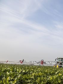 Kverneland iXtrack T3, compact sprayer, stable and precise with intelligent technology