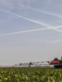 Kverneland iXtrack T3, compact sprayer, stable and precise with intelligent technology