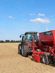 Kverneland u-drill, universal seed drill combination - seedbed preparation and levelling