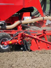 Kverneland u-drill, universal seed drill combination - seedbed preparation and levelling