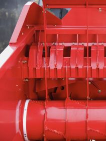 Bale Choppers - Feeders, Kverneland 853, high blowing performance during operation, also a strong package of new features