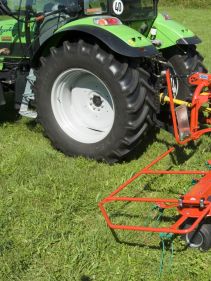 Kverneland 8460 - 8480, compact tedders for hay making