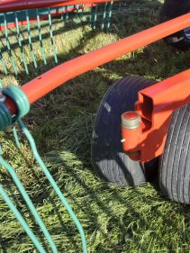 Double Rotor Rakes - Kverneland 9580 C - 9584 C - 9590 C Hydro, heavy duty rakes which performs in the toughest conditions