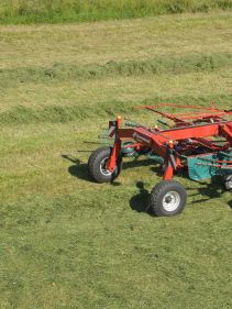 Double Rotor Rakes - Kverneland 9580 C - 9584 C - 9590 C Hydro, heavy duty rakes which performs in the toughest conditions