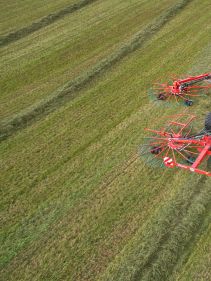 Four Rotor Rakes - Kverneland 97150 C, optimal ground pressure with high output and capacity