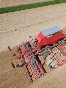 Kverneland u-drill, universal seed drill combination - seedbed preparation and levelling