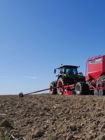 Kverneland u-drill, universal seed drill combination - seedbed preparation and levelling