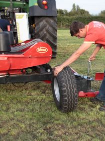 Bale Wrappers - VICON BW 2400, trailed wrapper produced for smaller tractors and is very ease to operate