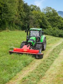 Plain Mowers - Vicon EXTRA 332XF, designed for narrow swathing and wide spreading, first front disc mower with with an actively driven swath former