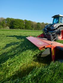 Mower Conditioners - VICON EXTRA 736T VARIO- REAR MOUNTED MOWER CONDITIONERS, Machine of the year 2017, optimal ground preasure and vertical transport solution for safe and efficient movement