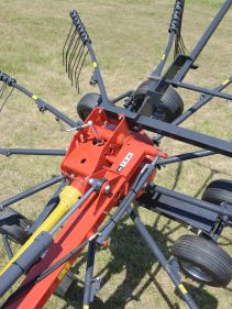 Double Rotor Rakes - VICON ANDEX 644-724-724 HYDRO-764, cost efficient and strong frames for a long lifetime also CompactLine maintanence friendly gearbox