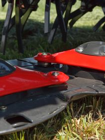 Plain Mowers - VICON EXTRA 432H - 436H - 440H - REAR MOUNTED DISC MOWERS, a disc mower with hydraulic suspension and high performance during field operation