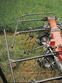 Tedders, Trailed - VICON FANEX 1404C, easy to use in operations and also works with low power tractors