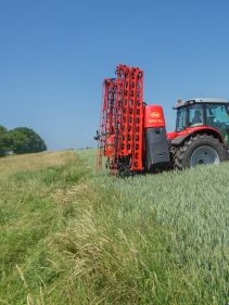Front mounted spray equipment - Kverneland iXter B, stable and powerful, easy in use with high precision