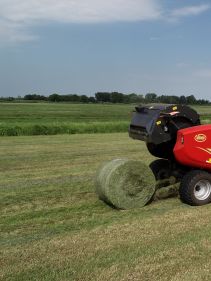 Fixed Chamber round balers - VICON FIXBALE 500, specialist baler for heavy silage conditions with low power requirments for efficient operation