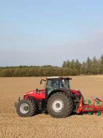 Kverneland EG LB efficient plough for medium to heavy soils, great range of accessories