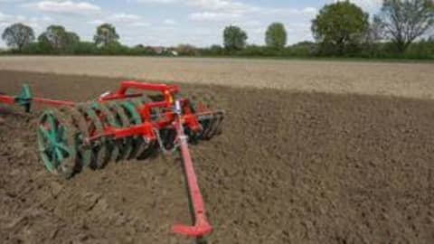 Single Trailed Soil Packer 