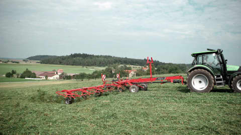 Kverneland 85140 C - Trailed high capacity tedder